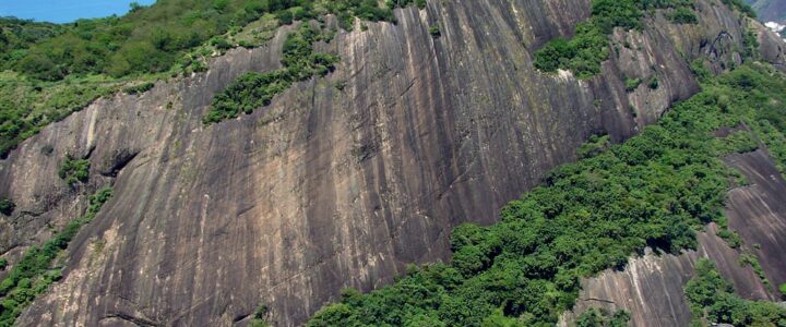 FEMERJ INFORMA: Acesso de escaladores ao Morro do Babilônia